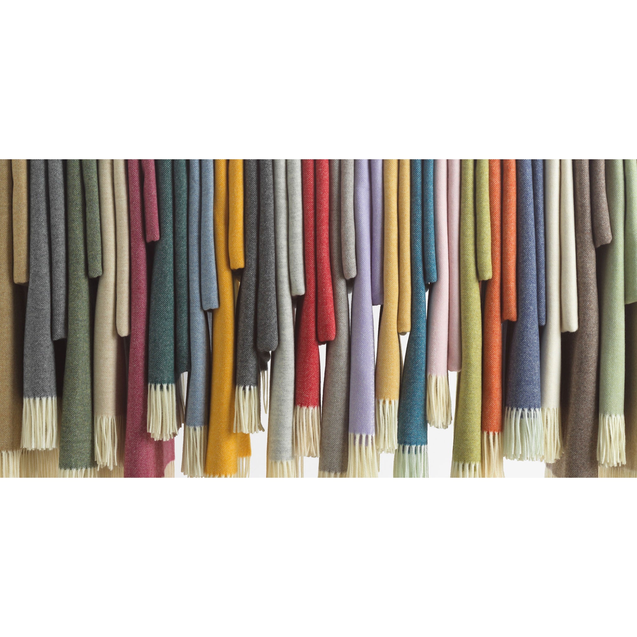 Decken aus Wolle und anderen Naturmaterialien in vielen Farben