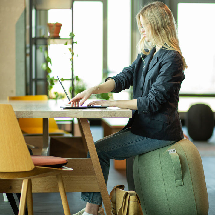 VLUV Balancehocker KAPSUL SOVA Pesto