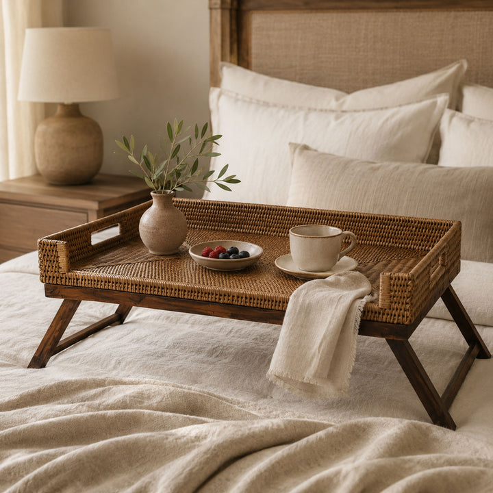 Fiolini Betttablett Rattan antique brown im Bett
