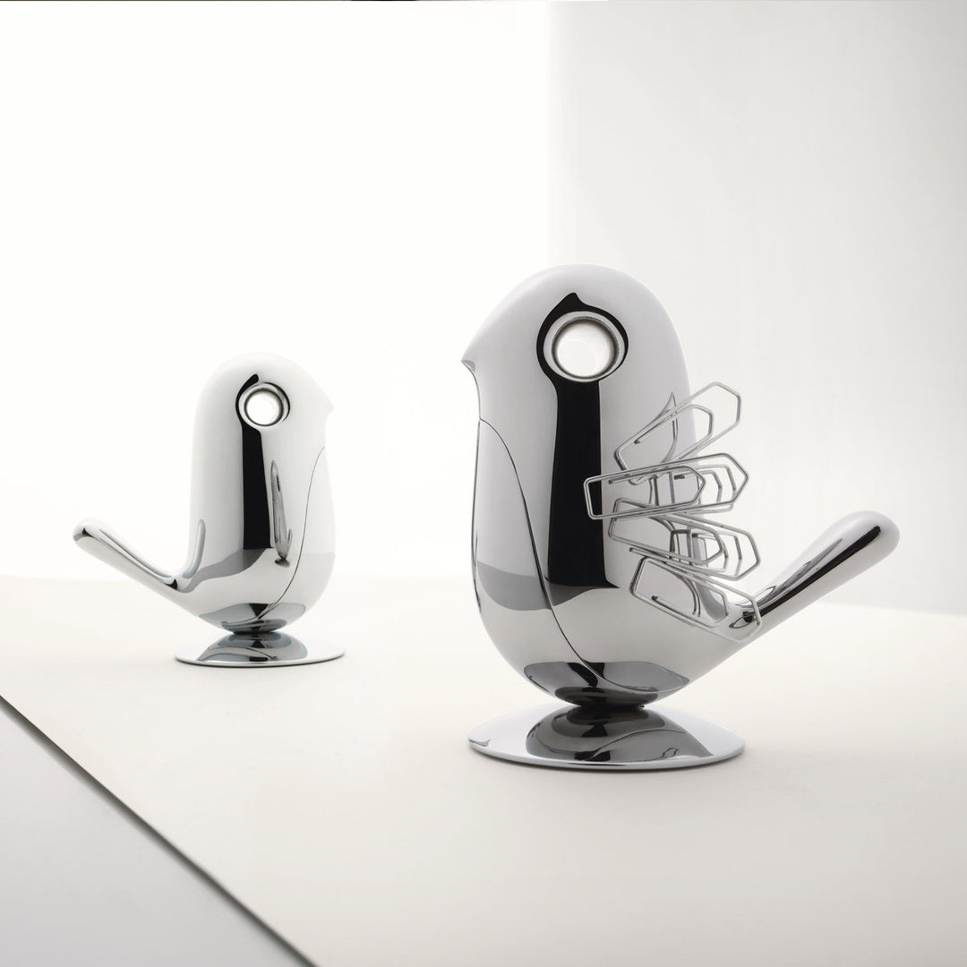 2 Alessi Büroklammerspender CHIP in Form eines Vogels Chrom einer mit und einer ohne Büroklammern