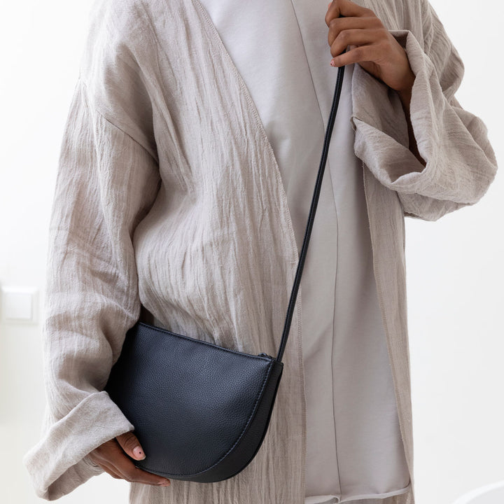 Monk & Anna Farou Half Moon Bag Schwarz