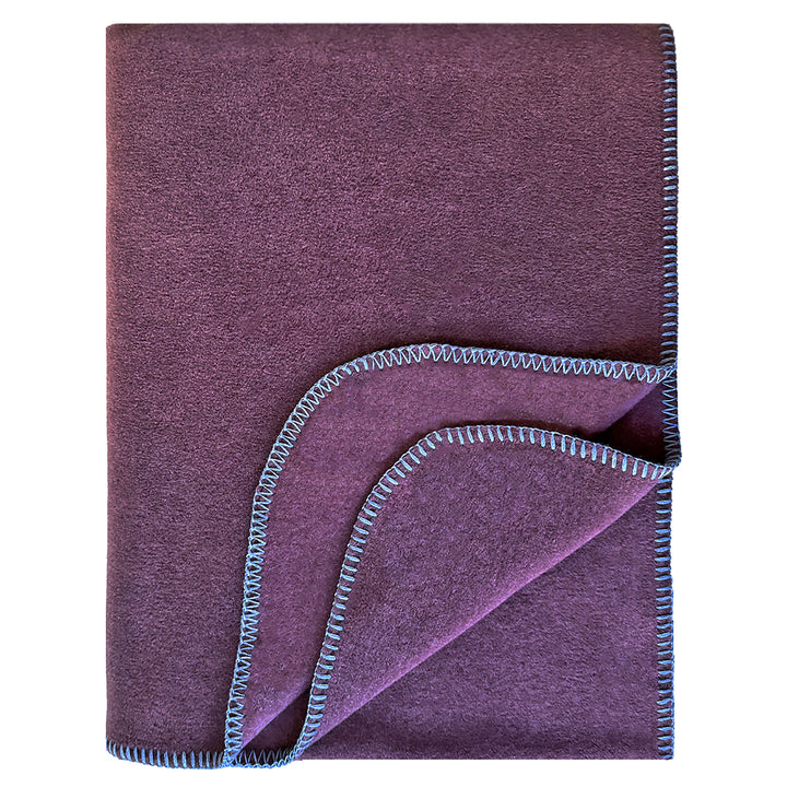 Eagle Products Fleecedecke LISSY 160 × 200 cm blueberry mit farbiger Kontrastnaht in hellblau