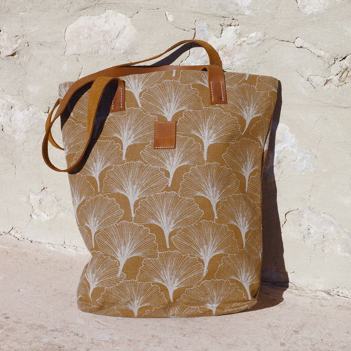 Umhängetasche Gingko-Bag gelb mit langen Lederhenkel von Dorothee Lehnen 