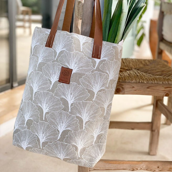 Umhängetasche Gingko-Bag weiß mit langen Lederhenkel von Dorothee Lehnen 