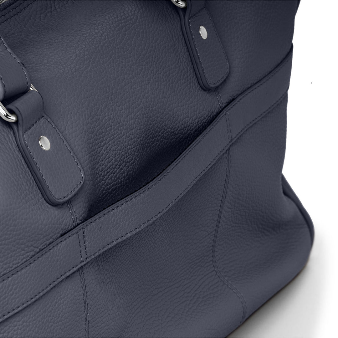 Keine Schwester Leder Weekender Packbar Nachtblau Detailansicht