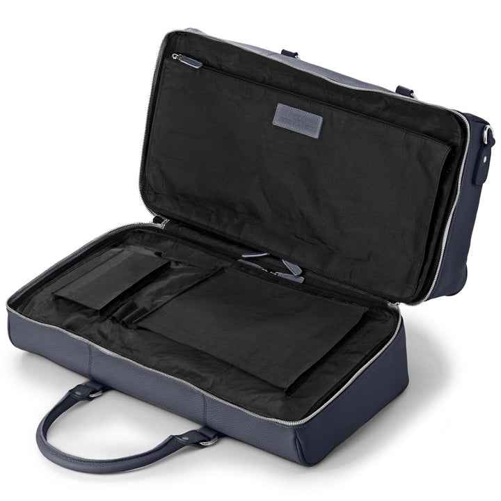 Keine Schwester Leder Weekender Packbar Nachtblau geöffnet